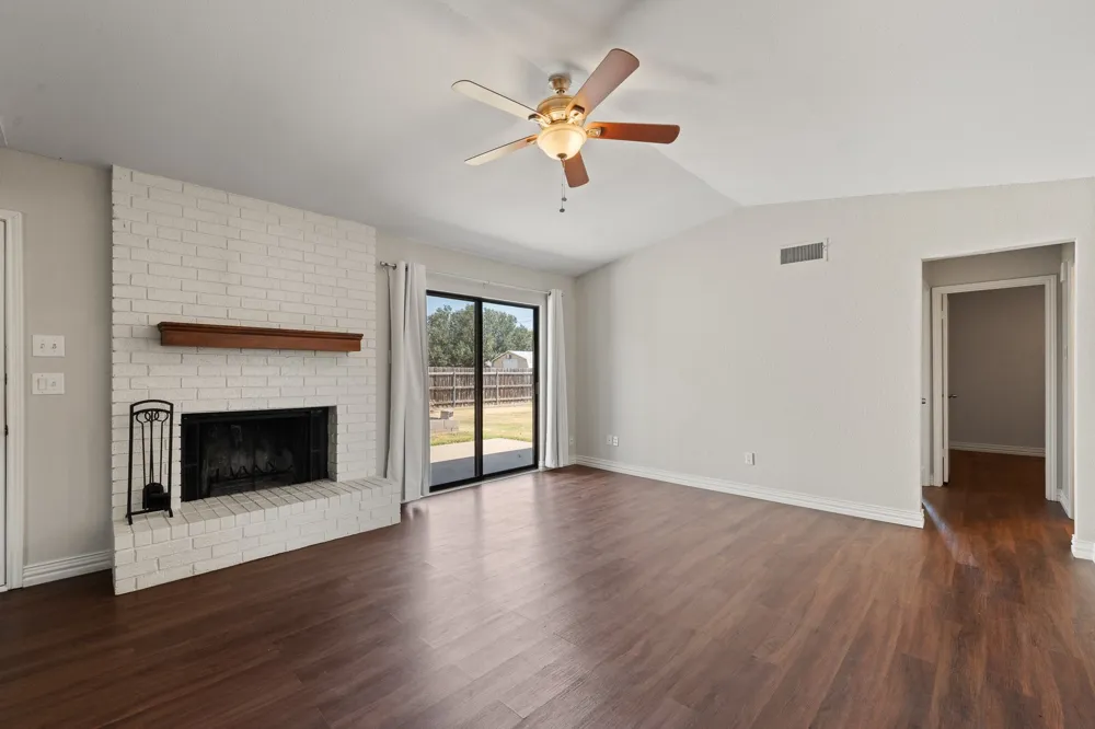 433 Black Oak Lane Burleson, TX 76028