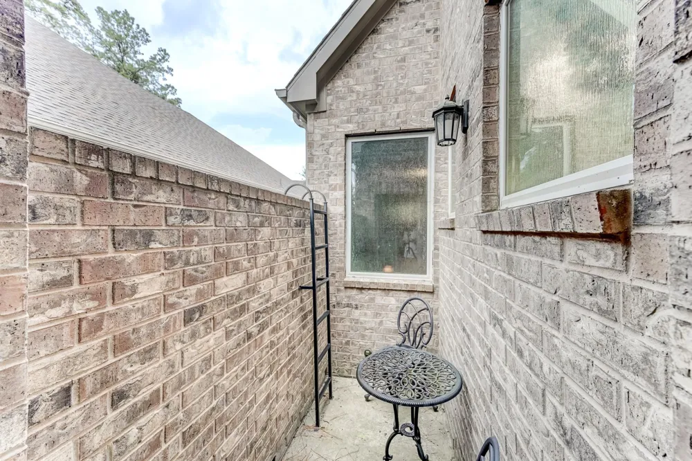 404 Summit Ridge Court Willis, TX 77318