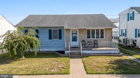 107 E HOLLYWOOD AVENUE