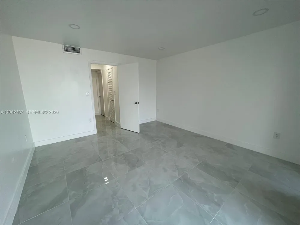 1351 NE Miami Gardens Dr #1202E Miami, FL 33179