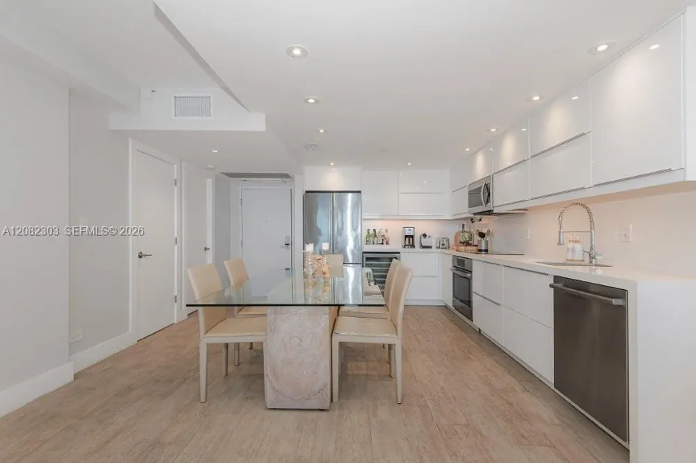 2301 Collins Ave #738 Miami Beach, FL 33139