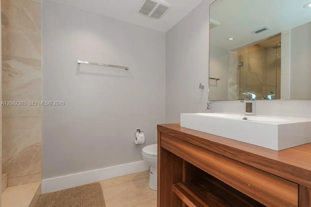 2301 Collins Ave #738 Miami Beach, FL 33139