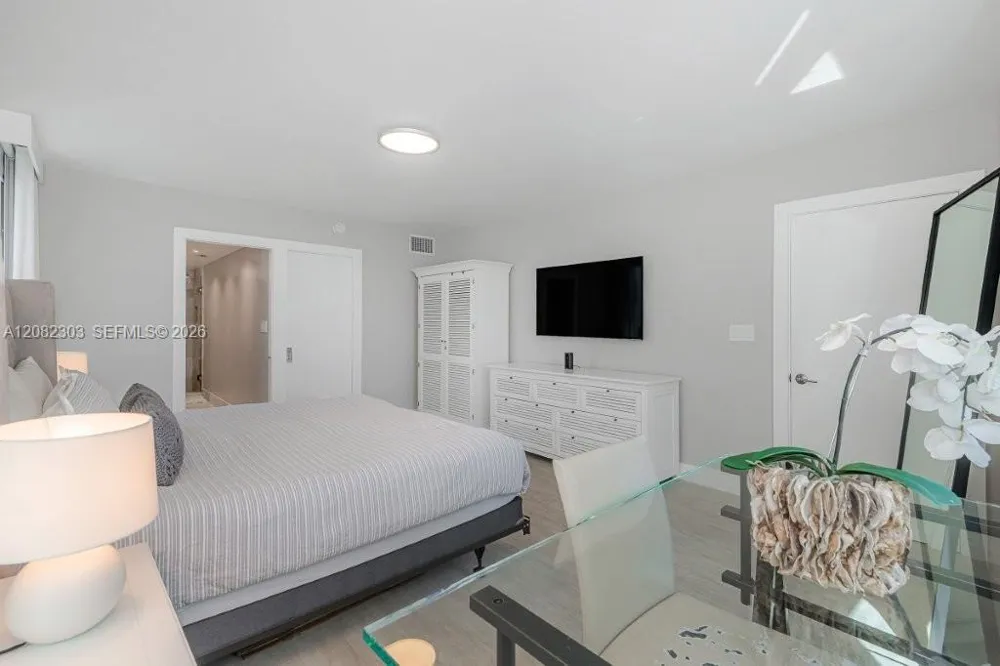2301 Collins Ave #738 Miami Beach, FL 33139