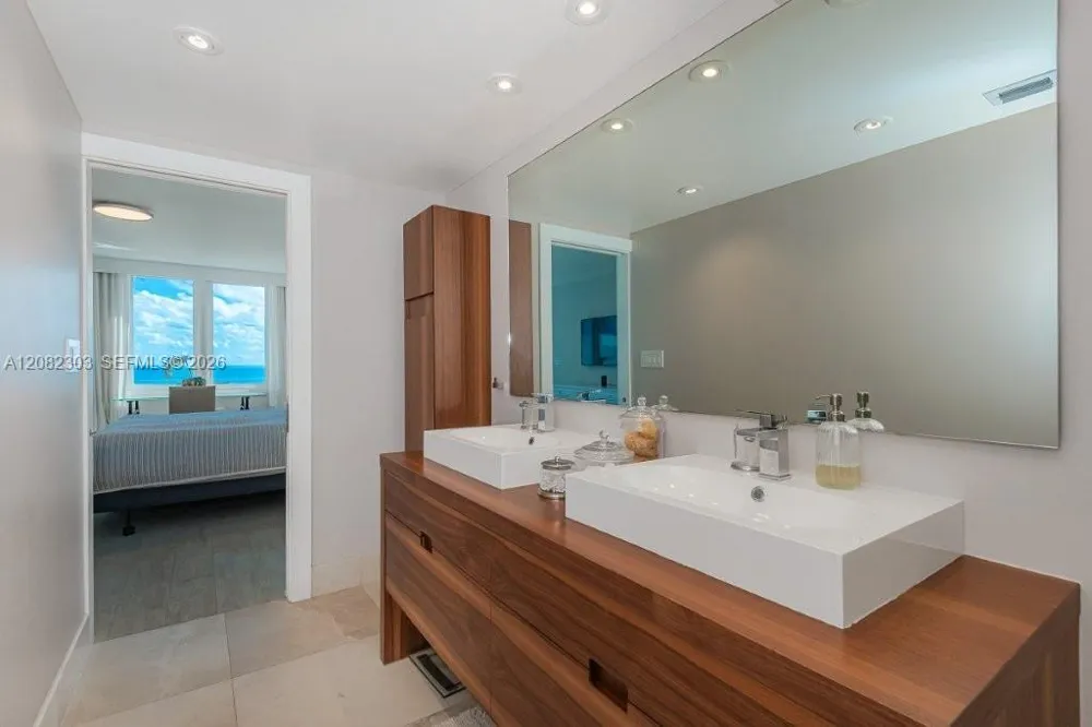 2301 Collins Ave #738 Miami Beach, FL 33139