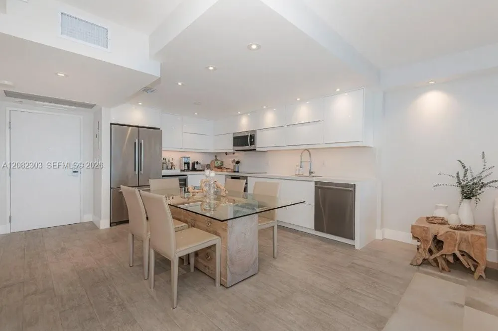 2301 Collins Ave #738 Miami Beach, FL 33139