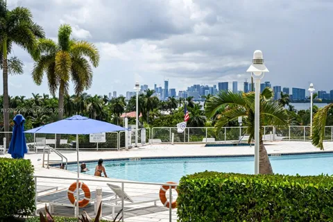 7900 Harbor Island Dr #606
