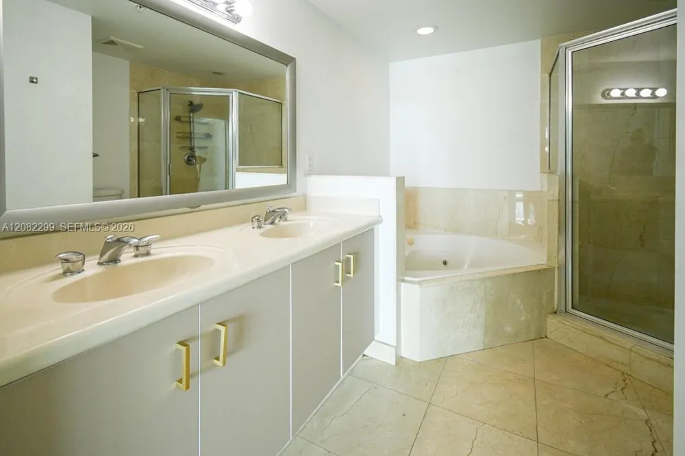 7900 Harbor Island Dr #606 North Bay Village, FL 33141