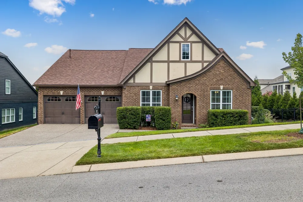 379 Alfred Ladd Rd E Franklin, TN 37064