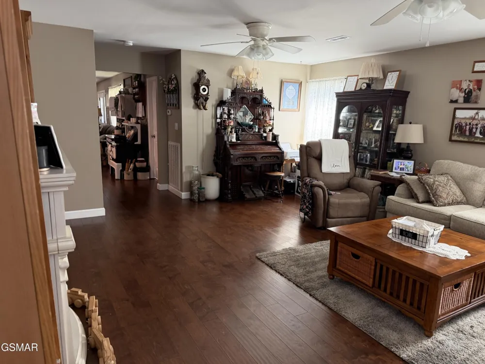 2812 Vicksburg Lane Strawberry Plains, TN 37871