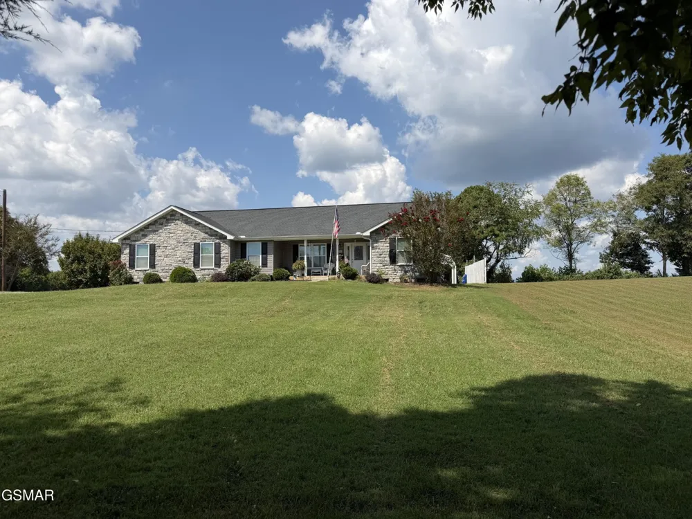 2812 Vicksburg Lane Strawberry Plains, TN 37871