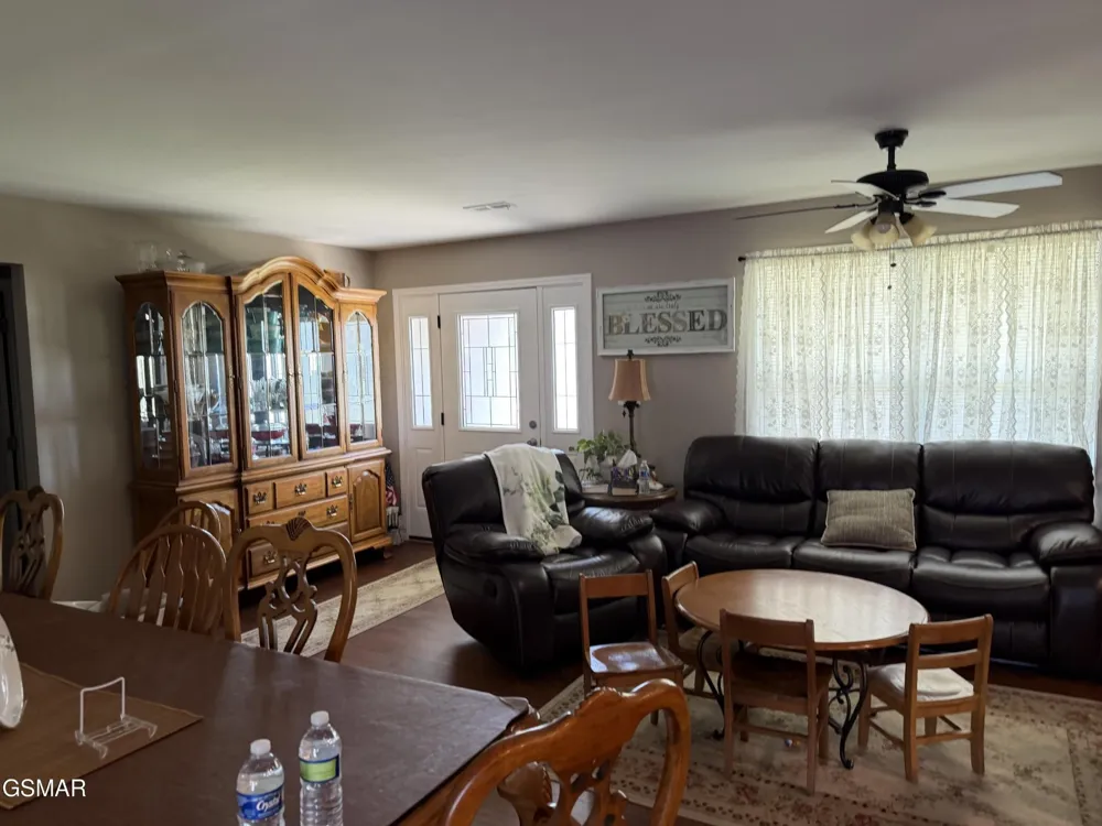 2812 Vicksburg Lane Strawberry Plains, TN 37871