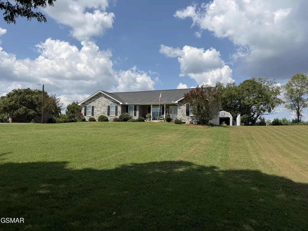 2812 Vicksburg Lane Strawberry Plains, TN 37871