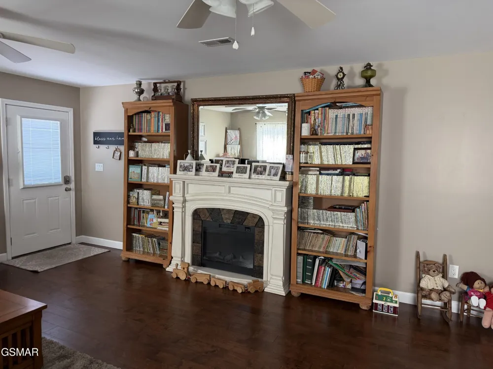 2812 Vicksburg Lane Strawberry Plains, TN 37871
