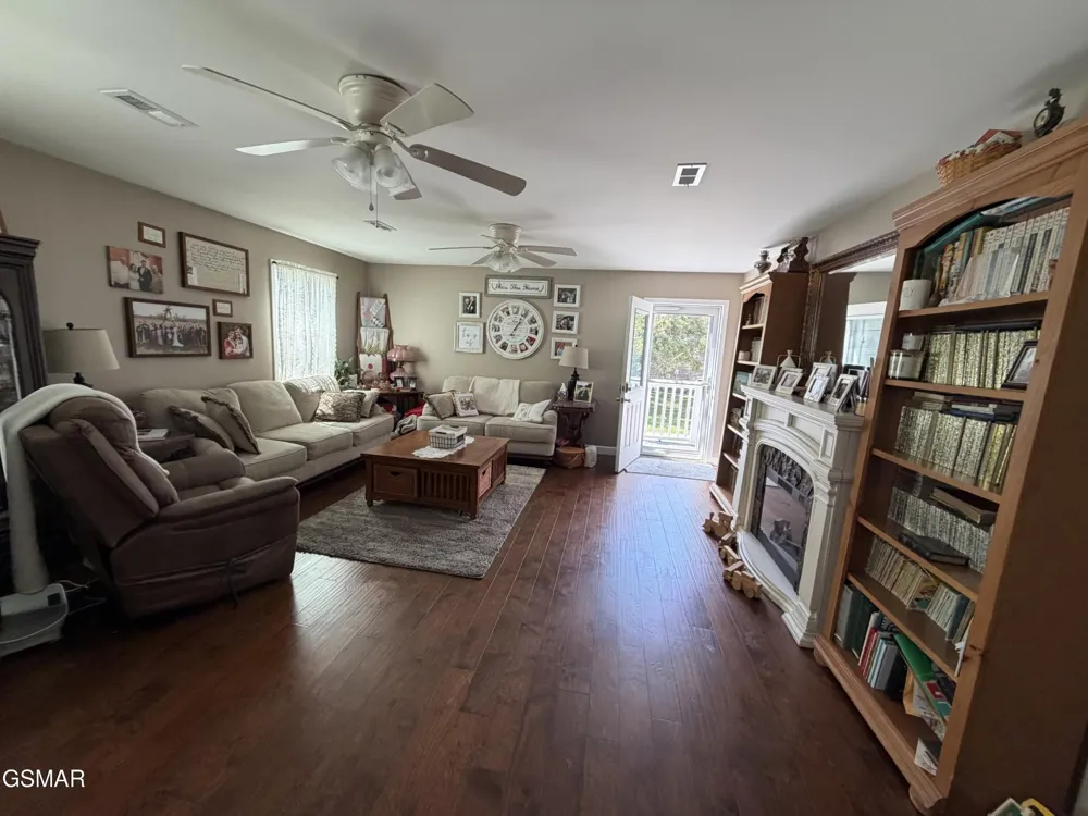 2812 Vicksburg Lane Strawberry Plains, TN 37871