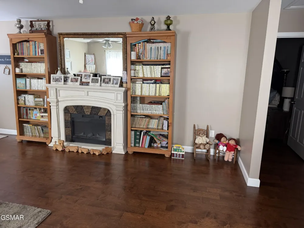 2812 Vicksburg Lane Strawberry Plains, TN 37871