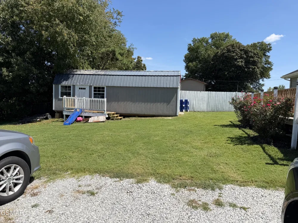 2812 Vicksburg Lane Strawberry Plains, TN 37871