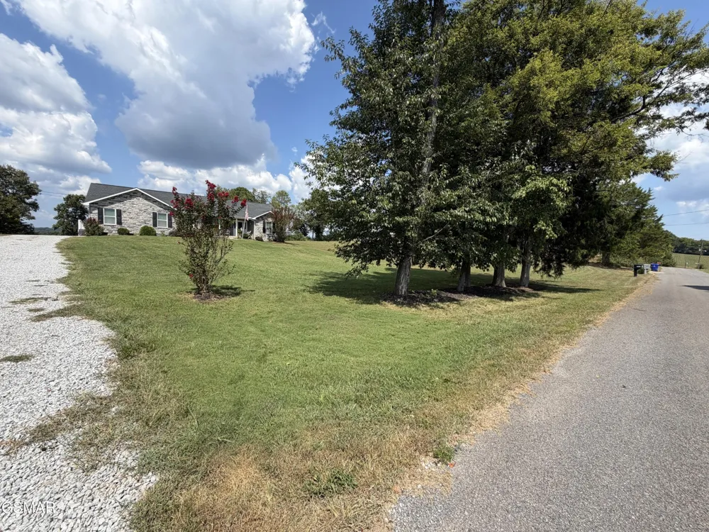 2812 Vicksburg Lane Strawberry Plains, TN 37871