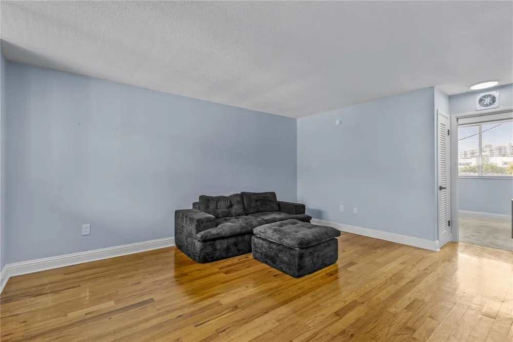 1301 S HOWARD AVENUE #B18 Tampa, FL 33606