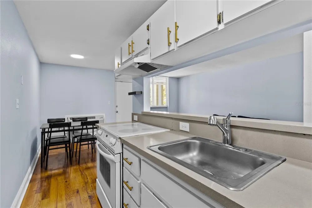 1301 S HOWARD AVENUE #B18 Tampa, FL 33606