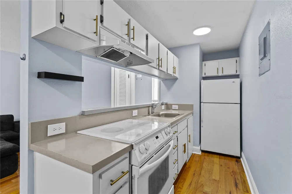 1301 S HOWARD AVENUE #B18 Tampa, FL 33606