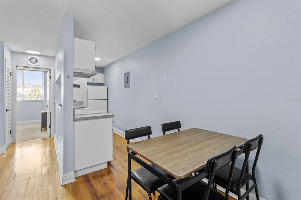 1301 S HOWARD AVENUE #B18 Tampa, FL 33606