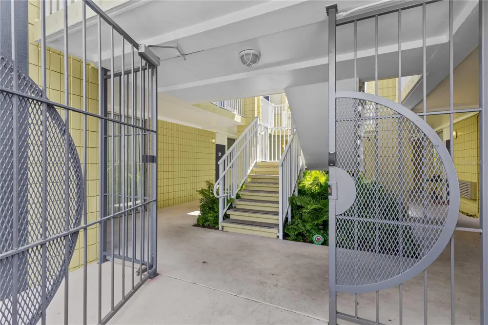 1301 S HOWARD AVENUE #B18 Tampa, FL 33606