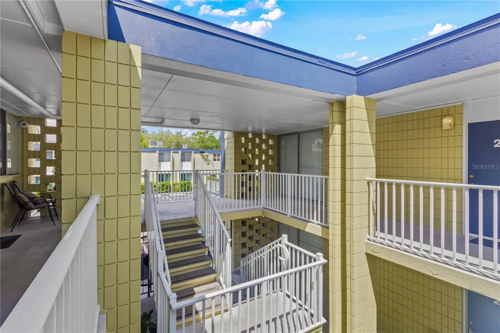 1301 S HOWARD AVENUE #B18 Tampa, FL 33606