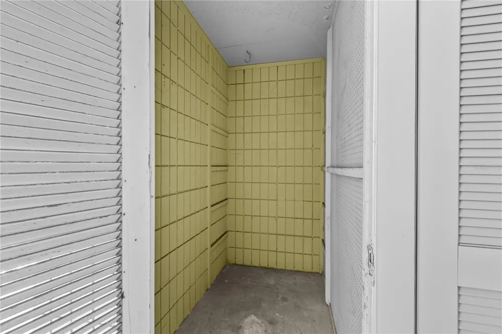 1301 S HOWARD AVENUE #B18 Tampa, FL 33606