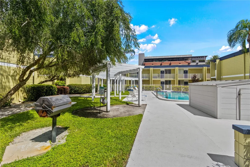 1301 S HOWARD AVENUE #B18 Tampa, FL 33606