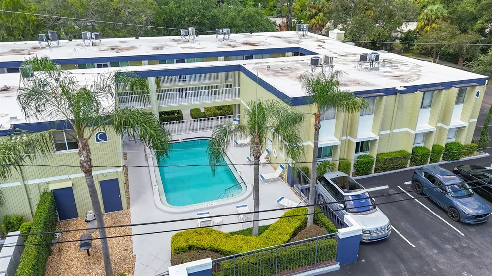 1301 S HOWARD AVENUE #B18 Tampa, FL 33606