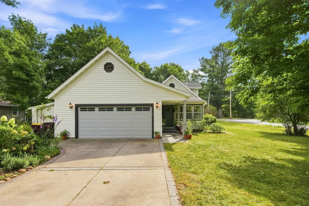 406 Maple Street Taylors Falls, MN 55084
