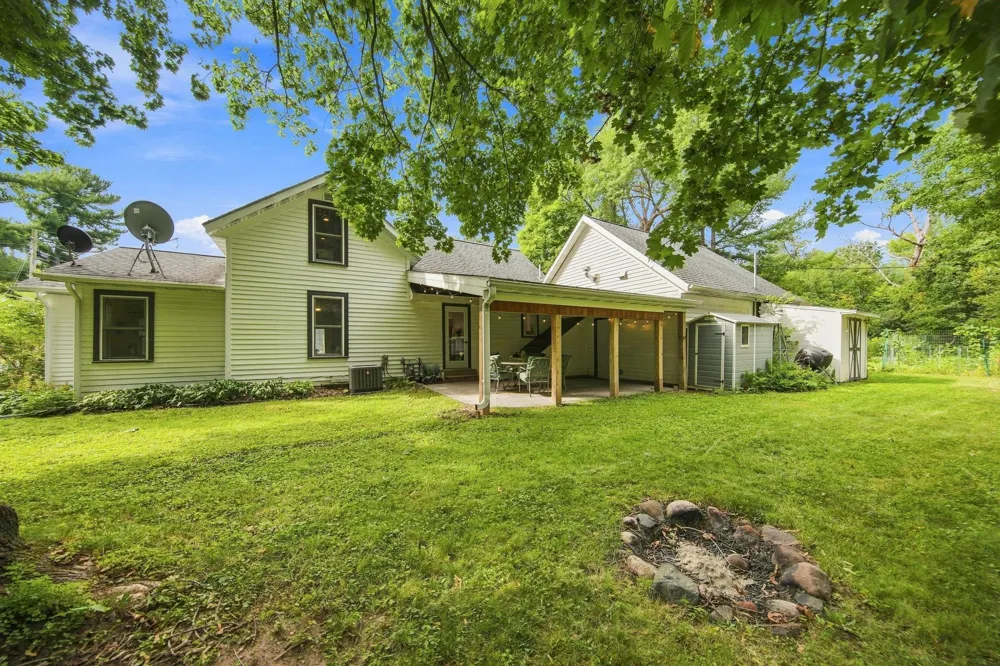 406 Maple Street Taylors Falls, MN 55084