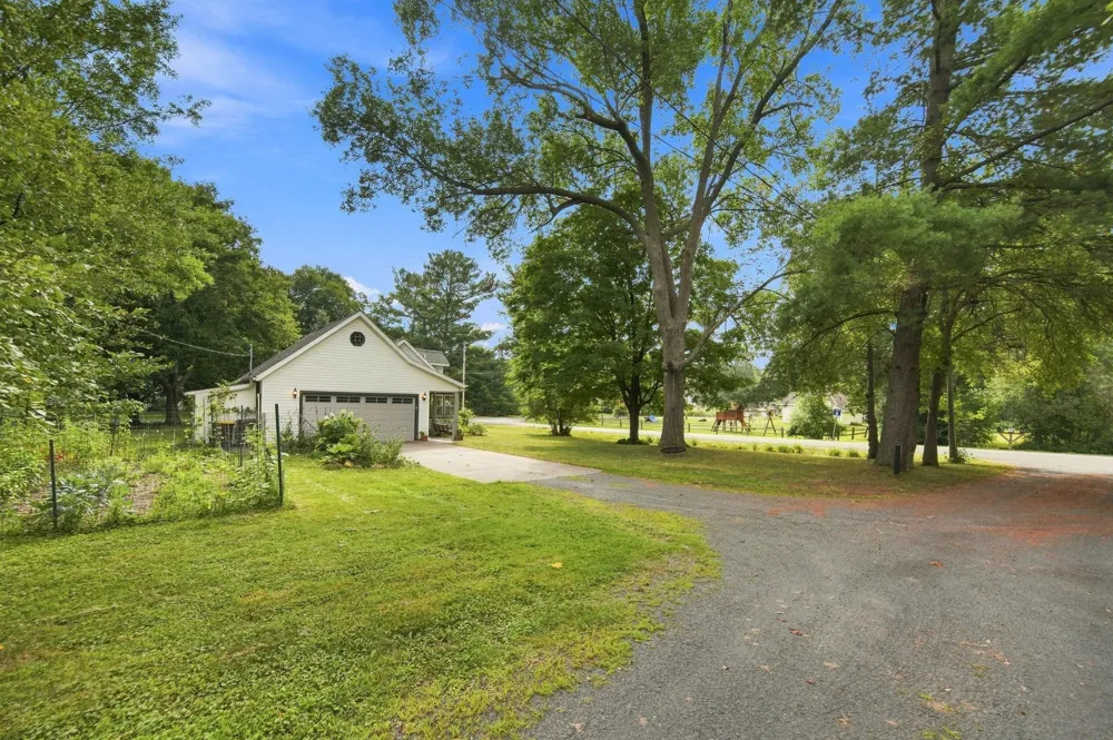 406 Maple Street Taylors Falls, MN 55084