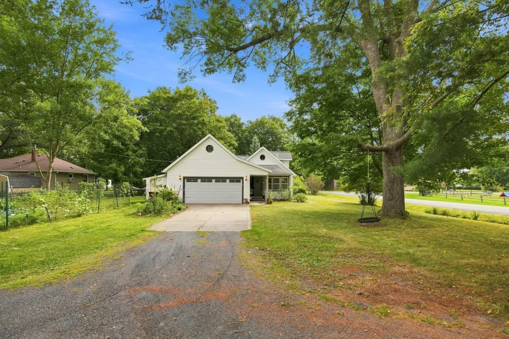 406 Maple Street Taylors Falls, MN 55084