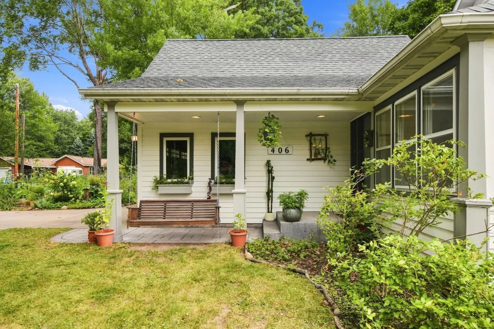 406 Maple Street Taylors Falls, MN 55084