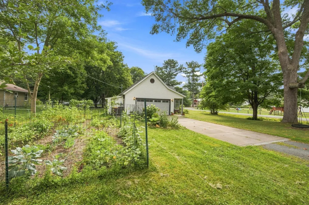 406 Maple Street Taylors Falls, MN 55084