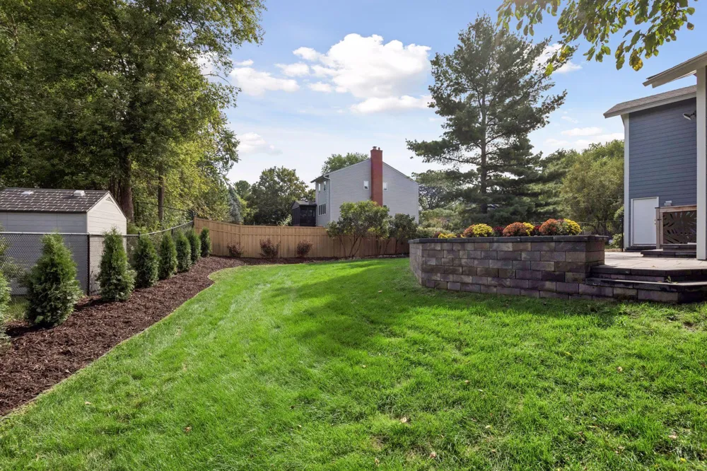 1728 Trail Road Mendota Heights, MN 55118