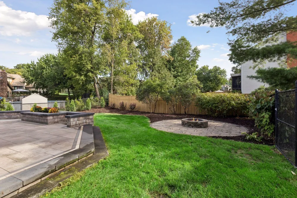 1728 Trail Road Mendota Heights, MN 55118