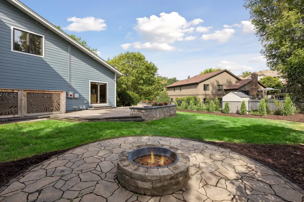 1728 Trail Road Mendota Heights, MN 55118