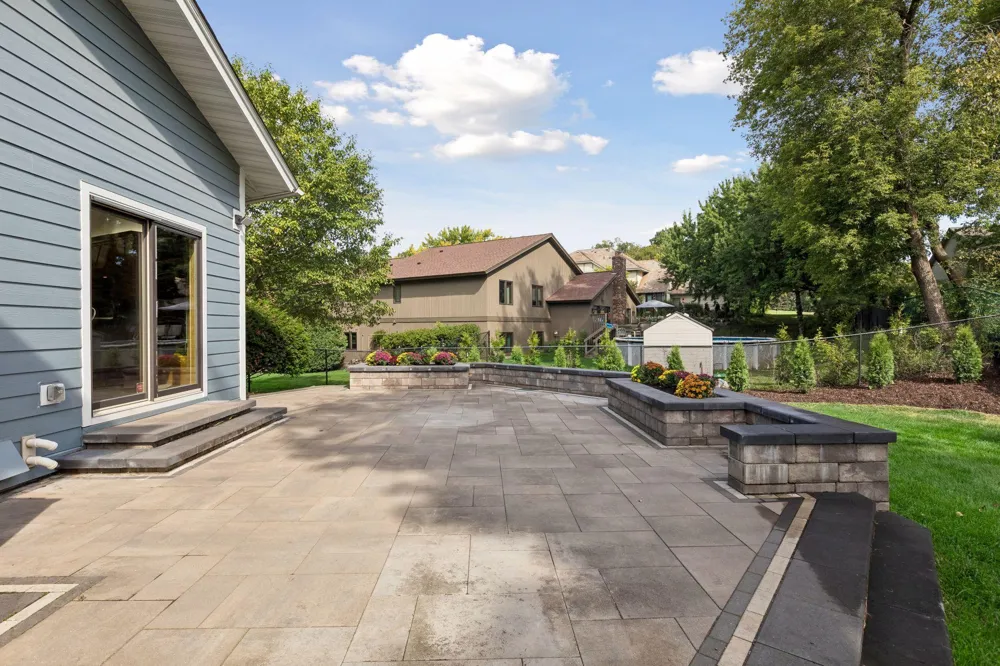 1728 Trail Road Mendota Heights, MN 55118
