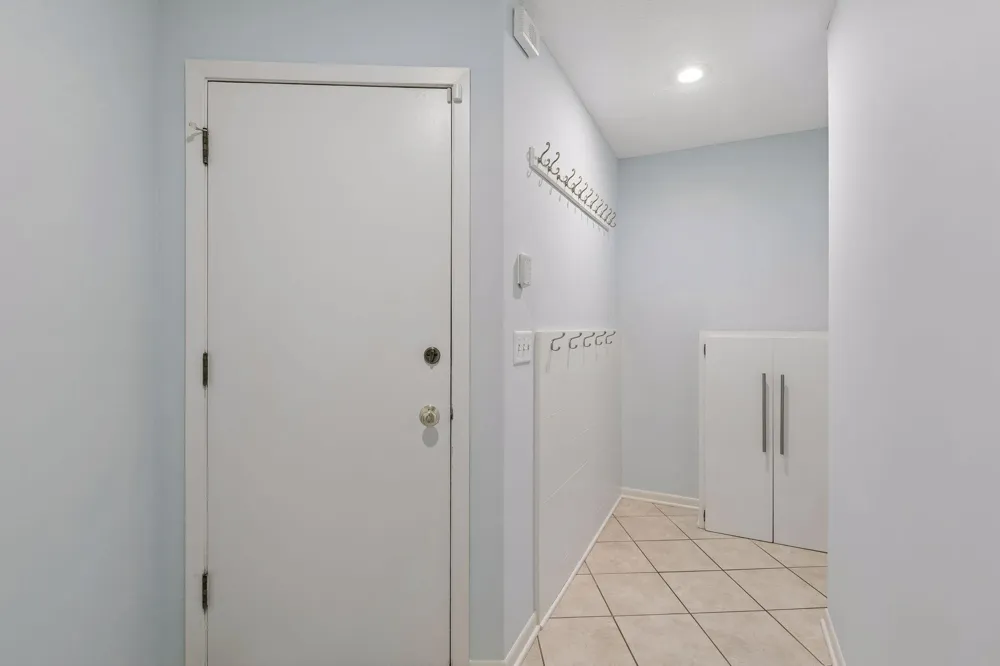 1728 Trail Road Mendota Heights, MN 55118