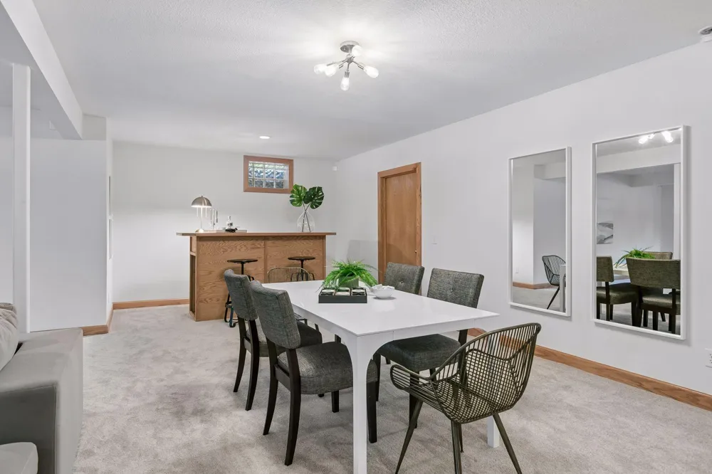 1728 Trail Road Mendota Heights, MN 55118