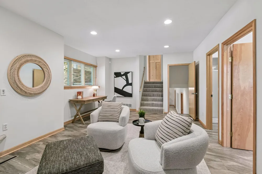 1728 Trail Road Mendota Heights, MN 55118