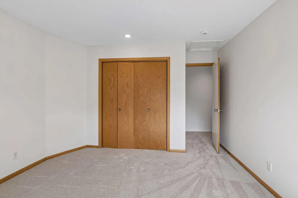 1728 Trail Road Mendota Heights, MN 55118