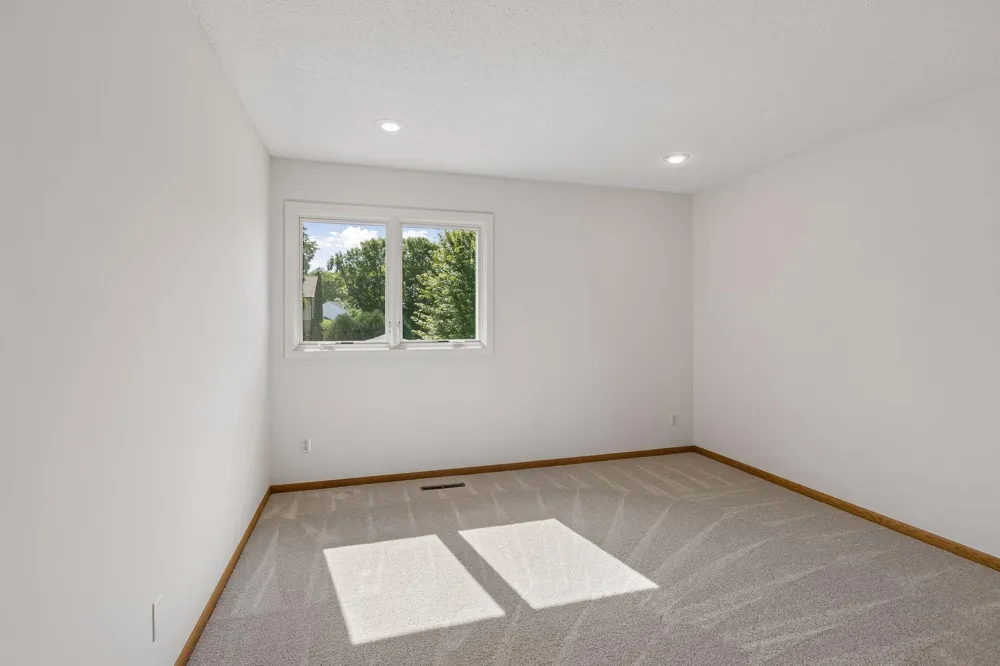 1728 Trail Road Mendota Heights, MN 55118