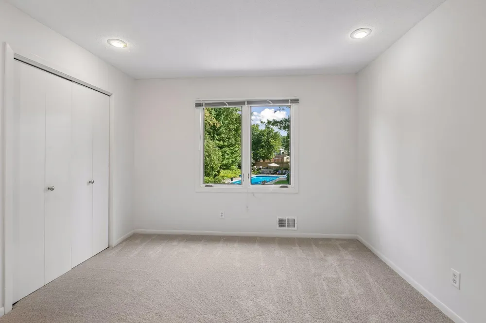 1728 Trail Road Mendota Heights, MN 55118