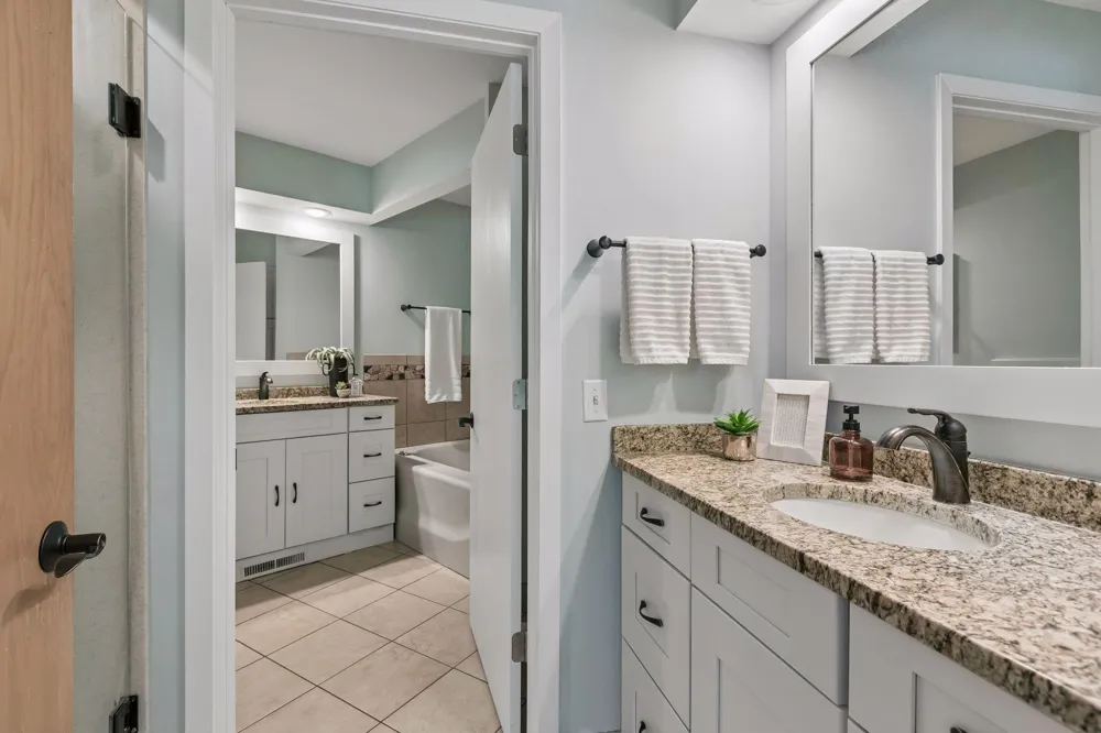 1728 Trail Road Mendota Heights, MN 55118