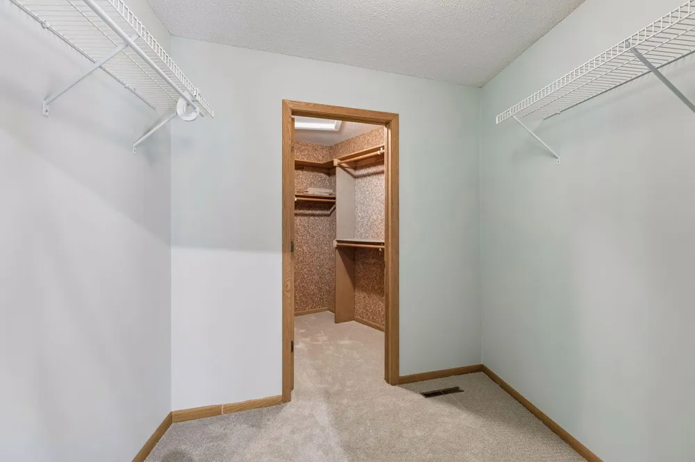 1728 Trail Road Mendota Heights, MN 55118