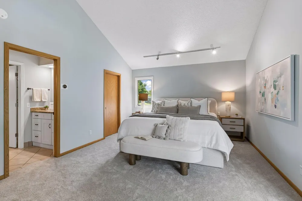 1728 Trail Road Mendota Heights, MN 55118