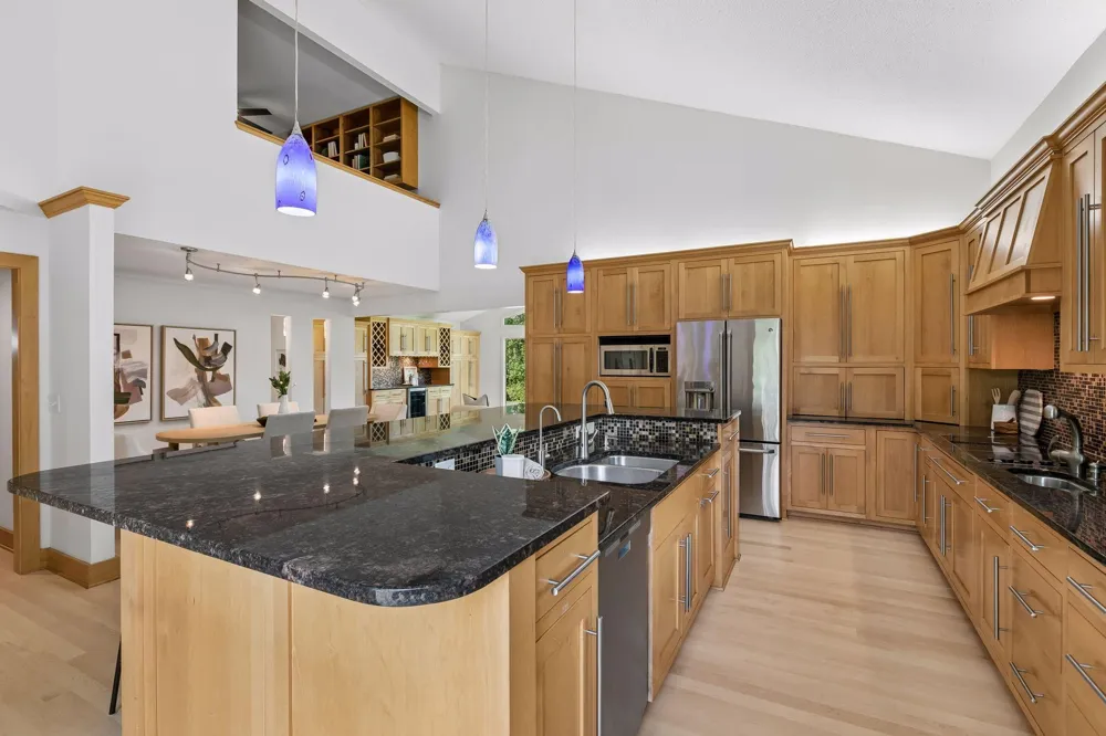 1728 Trail Road Mendota Heights, MN 55118